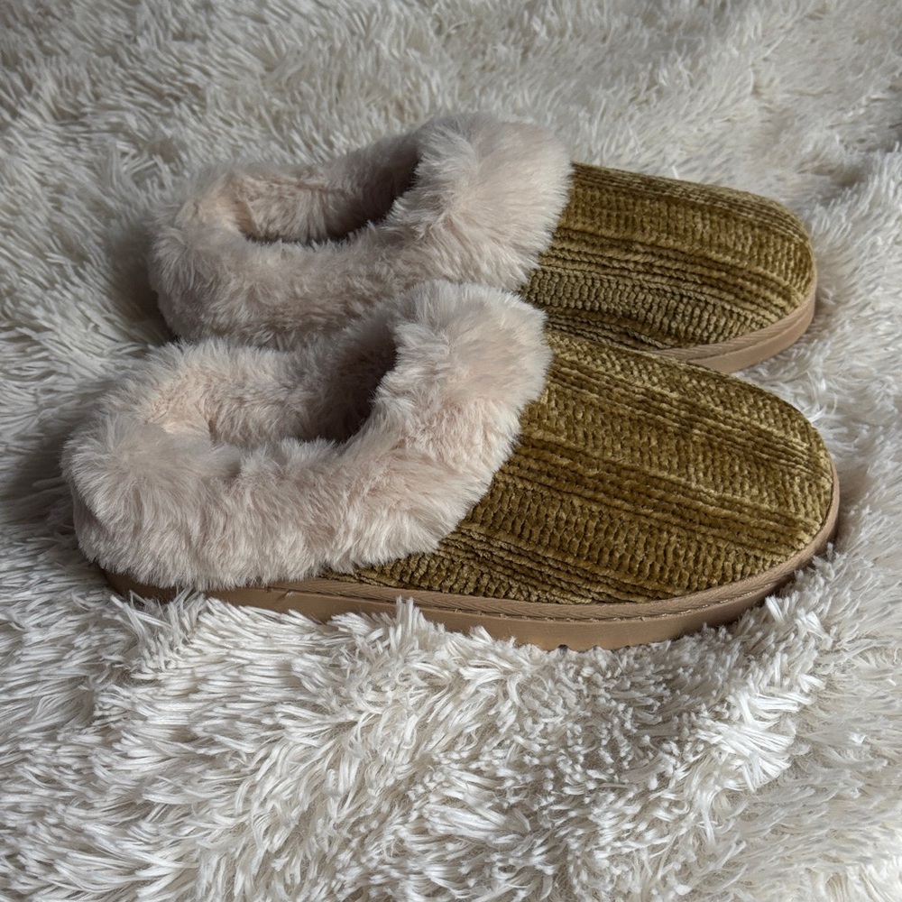OPI Plush Faux Fur Slippers - Olive and Cream